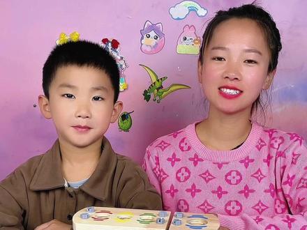 儿童早教木质工程车玩具,奇奇拼的小车怎么都散架了!#益智拼装玩具 #拧螺丝玩具#早教益智玩具