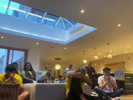 得知自己入选世界杯大名单的巴西众将,对于一名球员而言,能够代表祖国登上世界杯赛场,无疑是莫大的荣耀#巴西国家队 #内马尔 #卡塔尔世界杯