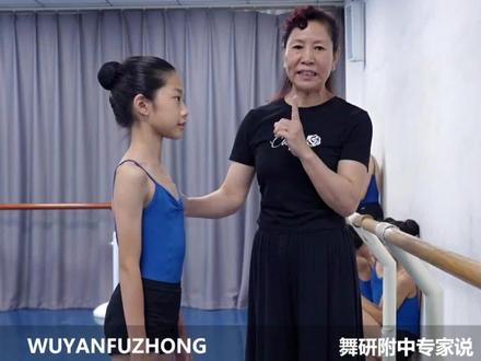 孩子在成长过程中可能出现的驼背、端肩、扣肩、肩宽等问题也是可以用开肩训练来解决的!#舞蹈附中 #软开度训练