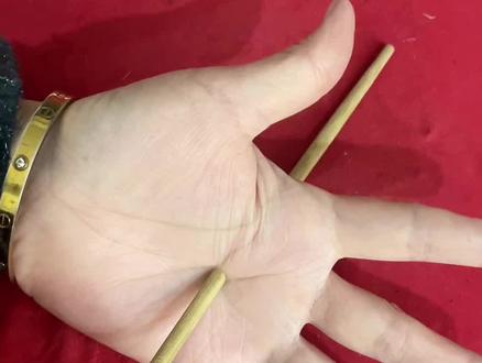 筷子穿手大揭秘#魔术教学