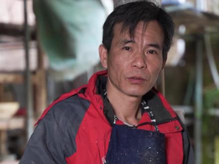 #非遗传承 #手艺人 #铜官窑古镇 #陶艺 “传千年陶火,捏世纪大碗”。铜官匠人齐为铜官陶艺代言之黄银春篇@抖音小助手