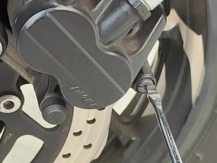 GSX250R自己换刹车片