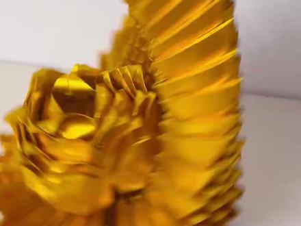 背靠金山折纸教学 材料:21*14金箔纸
1、底座56 、2、三角插192、3、莲花16金
峰永固,背靠金山,富贵绵长。#国顺折纸#金色 #金箔 #传统工艺 折纸教程 #折纸 #祭祀 #祈福 #传统工艺