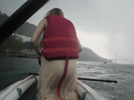 红水河突发暴雨,小狗不慎落水,Gopro第一视角拯救小狗 #蓝刀风暴 #带狗旅行 #皮划艇#天峨县#金毛