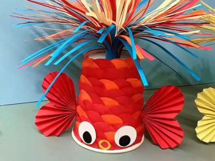 金玉满堂 年年有余 锦鲤烟花小夜灯,新年摆件,和孩子一起用纸杯制作好看的锦鲤烟花吧,小朋友都喜欢的小手工#亲子手工 #儿童手工 #新年手工 #桌面摆件 #幼儿园手工