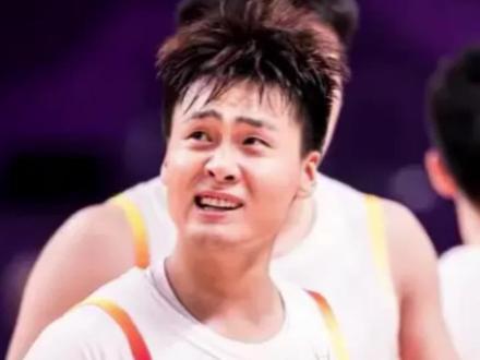 男篮明日出发日本,大名单即将公布!3人确定缺席!#中国男篮 #男篮世界杯预选赛 #中国男篮大名单 #高精力人的过年安排 #我的年度运动总结