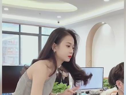 小小如:22岁买七套房,成为最年轻董事长,是靠炒作还是真励志 #董事长 #身价过亿