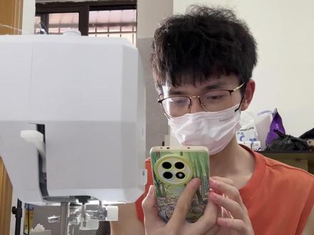 刷到一个非常可爱的乌萨奇娃衣,必须给自家崽也做一件 修女乌萨奇来了"神听不到你的祈祷!你才是你唯一的救赎"#记录真实生活#娃衣自制 #乌萨奇 #手工vlog #飞跃360缝纫机