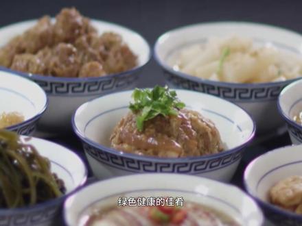 康养福地 楚源保康 保康县,寓意“#保靖康民 ”,地处荆山腹地、汉江中游。
保康历史悠久、文化厚重,是楚国的发源地和早期楚文化发祥地,早期楚文化、三国文化、民俗文化交相辉映,孕育了“沮水呜音”“黑暗传”为国家级非物质文化遗产。楚人卞和荆山得玉、三献其宝的故事千古流传,据考证,“和氏璧”就是用保康的荆山玉制作而成。
保康山清水秀、风景独好,全县森林覆盖率达84.13%,全年空气优良率超过95%,是“中国天然氧吧”“省级全域旅游示范区”,打造了1个国家级自然保护区,尧治河、五道峡、九路寨、横冲、六柱垭5个国家4A级旅游景区,1个全国甲级旅游民宿,2个全国乡村旅游重点村、3个湖北旅游名村、3个滑雪场和一大批旅游乡村。春天赏花,夏季避暑,秋赏红叶,冬玩冰雪,畅玩四季,特色鲜明。
保康交通便捷、出行顺畅,是鄂西旅游交通枢纽和旅游集散地,4条高速、2条国道、6条省道交汇成网;郑渝高铁在保康设站。从保康出发,半个小时可到襄阳,2个小时可到武汉、重庆,5个小时可到北京,可为游客开启一段说走就走的旅程。#湖北旅游 #湖北保康 #美丽中国之旅