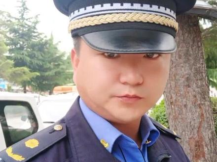 城市管理执法大队,对城区违法违规占道经营,进行强力整治!使得我们的居住城市更加井然有序,更加文明和谐!!!