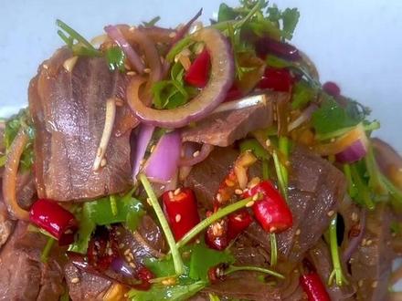 今天这个凉拌牛肉你们一定一定要去试试 简单好吃又有营养 下酒神菜 #美食教程 #凉拌牛肉