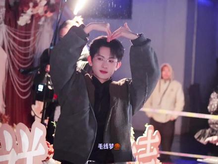 《陷落京霓》开机大吉!最后一个组了!@陈添祥 #陈添祥 #陷落京霓 #撒花 #好日子