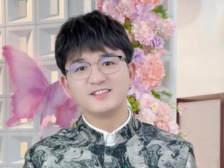 唯一拥有身份证的神仙 诸君,你知道吗,福建有一个女孩儿,她竟然成为了半个地球的信仰,她是唯一一个持有身份证的神仙,坐飞机坐高铁都会和你一样,实名制购票,她就是妈祖娘娘。5月9号,是妈祖诞辰1066周年,愿天下妈祖的孩子,顺风顺水,一生平安。#福建 #妈祖 #非遗 #治愈