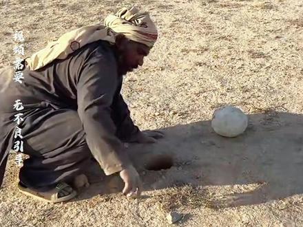 国外医护人员给婴儿喂食,婴儿的嘴里,都含着一块棉花进行喂奶#有趣的冷知识 #科普一下 #奇闻趣事