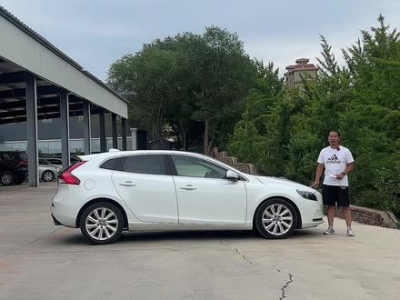 高尔夫的价格开沃尔沃
14年上牌
本地一手 原装进口
世界上最安全的车
沃尔沃V40 2.0t
实表十万公里
高配 三种驾驶模式
前后雷达 主动刹车
自动泊车 自动大灯
定速巡航 记忆座椅
全景天幕 蓝牙等等
给阿程点个关注!
#沃尔沃v40#沃尔沃#v40#烟台沃尔沃v40 #烟台v40