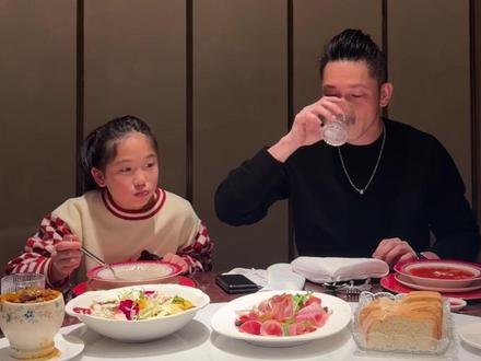 吃了没文化的亏! #憋住不准笑 #搞笑 #萌娃搞笑日常 #国际范 #小o爸