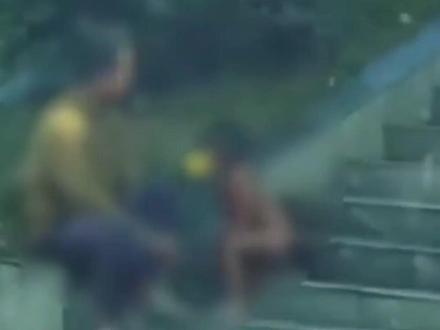 云南通报“赤裸小孩”调查情况