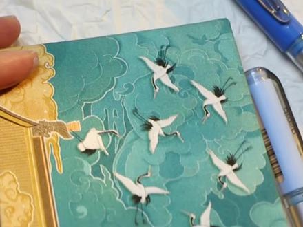 丙烯马克笔|用一抹蓝,留住玉兰的纯白与温柔 在这个还带着寒意的日子里,我用丙烯马克笔画下了一朵提前盛开的玉兰花。
纯白的花瓣,带着一点鹅黄的花蕊,在深邃的蓝里,显得格外温柔又有力量。
就像我们心里的春天,从来都不会迟到。
原图:MumuDoodle
#艺术种草指南 #跟着抖音学画画 #丙烯马克笔教程 #玉兰花 #治愈