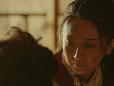 人生自古谁无死,留取丹心照汗青”
“丹心”是指赤红炽热的心,一般以“碧血丹心”来形容为国尽忠的人。
“汗青”是指历史典籍。古时在未有纸的发明之前,要记录军国大事,便只能刻写在竹简之上;但必须先用火把竹简中的水分蒸发出来,这样才方便刻写,并可防虫蛀;后人据此引申,把记载历史的典籍统称为“汗青”。
“人生自古谁无死,留取丹心照汗青”这两句诗的意思,是说自古以来,人终不免一死!但死得要有意义,倘若能为国尽忠,死后仍可光照千秋,青史留名。
岳飞、文天祥、史可法及谭嗣同均是为国为民而肯抛头颅、洒热血的烈士,其壮烈情怀均与这两句诗的诗意吻合,那到底这两句诗是谁人手笔呢?
南宋末年,文天祥在广东兵败被元军俘虏,并被带往北方囚禁,途中经过零丁洋,便写了“过零丁洋”诗来抒发国破家亡的抑郁。其诗的下半阙如下:
“惶恐滩头说惶恐,零丁洋里叹零丁。人生自古谁无死,留取丹心照汗青。”
其后,文天祥始终不被任何威迫利诱打动,慷慨赴义。
#音乐 #情感 #谨以此作品向英雄致敬#早安