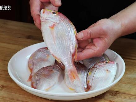 砂锅焗红鲷鱼用砂锅做海鲜,这样焗出来的鱼肉鲜嫩无比做法也简单 #砂锅焗红鲷鱼 #红鲷鱼做法 #红烧红鲷鱼