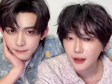 12.23云旗郝熠然双人直播我宣布这是最甜的一段啊啊啊! 你们使劲搂吧,不用管我们死活了🤭🤭kswl这个云熠小世界!完全就是小情侣自成结界!
1️⃣普普唱歌疑似跑调害羞,☁️上手大哄特哄
2️⃣突然争夺🐶抚养权,☁️疑似star亲自给妈咪选的老公
云旗啊,其实被老婆锤小拳拳的时候
首先飘过来的是香气,然后才是拳头吧🥹
#天降老公 #tomyshore #直播录屏分享 #甜蜜暴击 #云熠星河