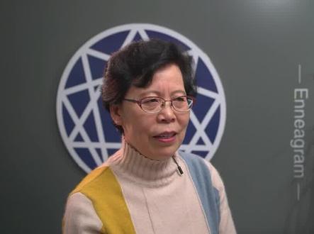 富养女儿四大特征:大气、贵气、和气、才气。大方得体;不迎合不取悦、不卑不亢;心平气和、善解人意;知书达理、聪明睿智。