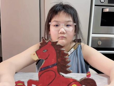 #手工diy 兜兜的第一版“马到成功”🐎
红色小马蹄下生风,福袋和祥云都到位了
2026,愿我们都能像这匹小红马一样,勇往直前,马到成功