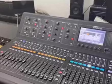 X32M32快速上手教程
MIDAS/迈达斯M32LIVE 快速上手教程:(Midas m32配接接口箱)#抖音818新潮好物节 #专业音响 #调音台 #舞台灯光音响 #灯光师 #现场演唱 #混音 #音响 #音响发烧友 #dj打碟 #音乐制作 #声卡 #音乐 #直播设备 #音响设备 #网红声卡直播设备 #汽车音响改装 #灯光音响 #真人真唱 #dj