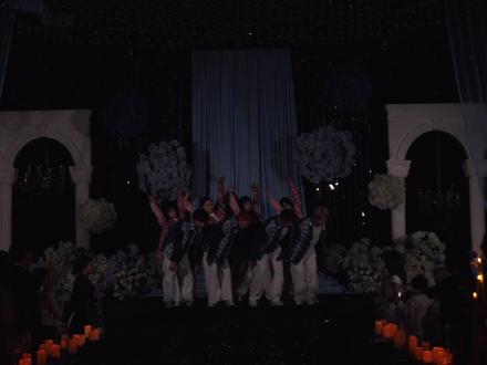 婚礼返场舞蹈第一天,感恩8个姐妹陪我跳舞!爱你们!帮助完成我的愿望清单,编舞编的头疼的时候老罗的拯救哈哈哈哈!现场帮忙打礼花的朋友们也特别给力!从未想过会如此完美😍
(开席后的节目,不影响吃饭)
#五迷婚礼 #五月天 #五月天第一天 #婚礼返场舞蹈