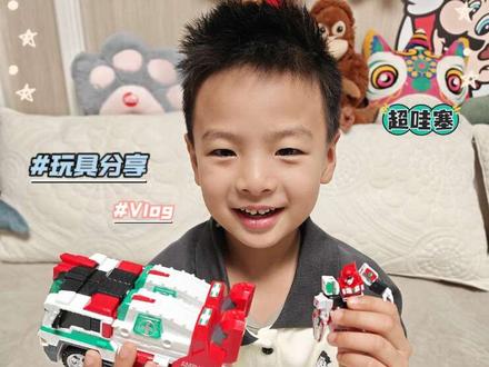 🚑 急救卫士,变身!|6岁小主播的炫卡斗士变形教程#玩具开箱试玩 #创作者中心 #创作灵感 #炫卡斗士 #vlog十亿流量扶持计划