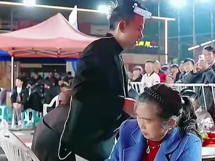黄杰活动现场,唱出了他的心酸和无奈