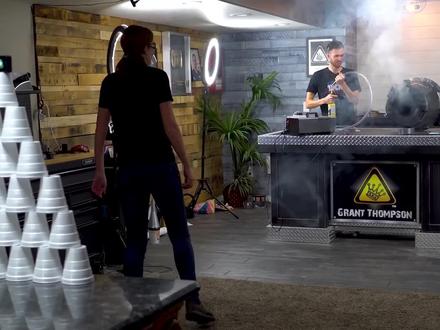 用垃圾桶制作的空气炮你见过吗?网友:这么好玩我也去试试 #科技 #实验 #工具 #空气炮 #手工制作