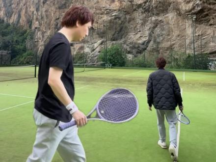 周杰伦同款网球场🇮🇹波西塔诺 超简单攻略:罗马坐火车到那不勒斯,那不勒斯坐火车到索伦托,索伦托坐巴士或者轮船到波西塔诺,最后按照导航走就OK了
#带着球拍去旅行 #网球 #周杰伦 #周游记