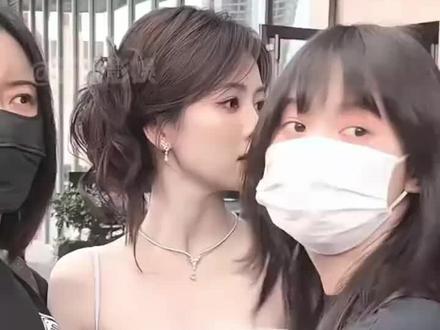 #白鹿 逐帧审判
真的没想到事情已经发展到这种程度了
逐帧放大挑细节 连素人朋友都被牵连进来
这种过度审判真的有点过了不管是明星还是身边人
都该有正常的生活空间没必要揪着一点东西就无限放大
大家还是理性一点吧