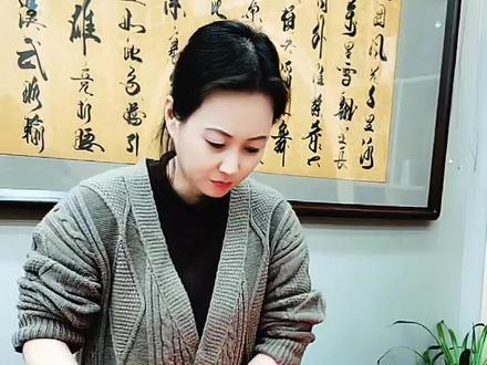 马踏祥云驮福至
花开盛世报春来
#行书 @王娟书画