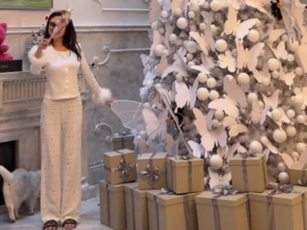 周扬青往年圣诞树合集#周扬青圣诞树 #圣诞的100种打开方式 #圣诞造型 #圣诞树 #圣诞节的仪式感