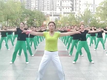 每一滴汗水都不会白流,为夏练三伏的姐妹们👍👍,莉莉直播间每天早上6:10,晚上7:20带你一起暴汗瘦身!