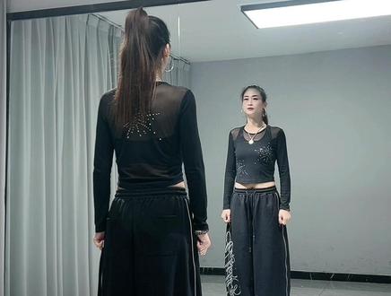 #大风在刮大雪在下 #我要上热们 #背面慢动作分解 @抖音Dou+上热门 @抖音热点 @DOU+上热门 @DOU+小助手