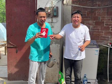 趁小舅子和姐夫打游戏喂他们死神辣条,结果嘴都肿了!小舅子发飙#原创搞笑