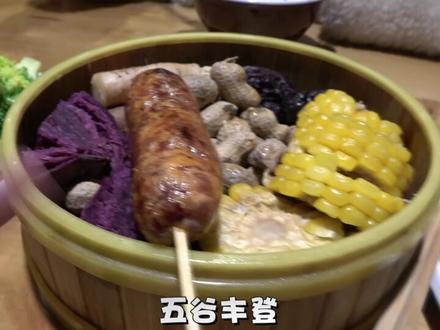 表兄弟,妹出来吃(养生粥),表妹套路我#美食 #吃播吃播