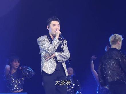 小皮裙 大波浪 一扭一晃真像样
#宝石gem #宝石老舅