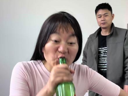 办法总比困难多 #夫妻日常搞笑 #随拍 @抖音小助手 @烟王家小助理