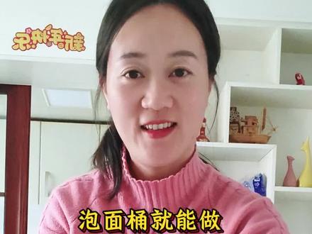 不用烤箱,连火都不用开,搅一搅就能做草莓慕斯蛋糕,入口即化绵密又丝滑,还有淡淡的草莓香,真的很好吃!#草莓慕斯蛋糕 #慕斯蛋糕 #草莓蛋糕 #治愈甜品