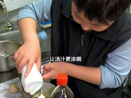 小学生做的木须肉 三种蔬菜加上肉和鸡蛋,营养搭配非常丰富的一道家常菜,而且确实比外面的好吃哈哈哈~#萌娃 #亲子互动 #小学生做饭
