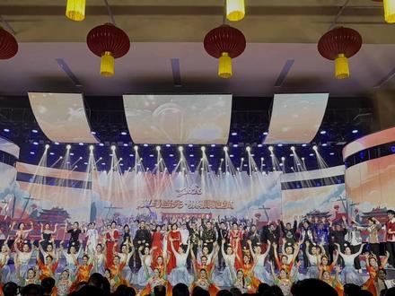 #腾飞吧翼城 有多少翼城舞者跳个这首歌曲,你还记得是哪一年嘛?#演出现场拍摄 #舞蹈随拍 #翼城春晚 @翼城融媒