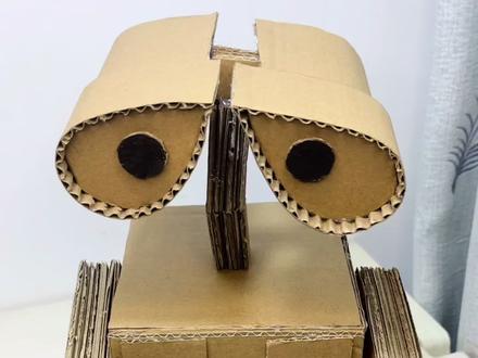 瓦力 是瓦力!哈哈哈 修改过后的详细教程!和孩子一起做起来#废物利用变废为宝 #纸箱改造 #制作过程 #机器人总动员 #幼儿园手工