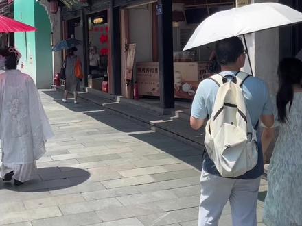 本来只想送把油纸伞的…#野游记#vlog日常#油纸伞 #非遗 #中国文化
