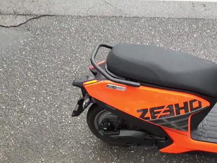 AE4 SE+简单骑了一下 天生的速度机器,同价位基本没对手了。原厂铅酸肯定稍微差点意思,长期持有建议还是换个锂电,介意安全性的还是买带ABS的车型吧......#极核AE4 #极核 #电摩 #电动车 #ae4se