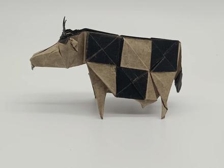 用一张纸折出一只方块奶牛