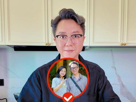 配方&做法在评论区
如此精致的生巧奥利奥巴斯克做法竟然如此简单!巴斯克绵密醇厚,熔岩巧克力丝滑细腻,口感层次丰富,好吃到停不下来!
【6寸配方】
巴斯克蛋糕体:
· 奶油奶酪 250g
· 鸡蛋 3个
· 细砂糖 40g
· 淡奶油 160g
· 玉米淀粉 15g
· 奥利奥碎 适量
生巧层:
· 淡奶油 150g
· 黑巧克力 150g
· 黄油 15g
制作流程
第一步:混合
- 奶油奶酪加入鸡蛋,搅拌均匀。
- 加入40g白糖、15g玉米淀粉和160g淡奶油,搅拌至顺滑无颗粒。
第二步:入模与调味
- 加入适量奥利奥碎,翻拌均匀。
- 将蛋糕糊倒入铺好油纸的6寸模具中,轻震出大气泡。
第三步:烘烤
放入预热好的烤箱中下层。220℃ 烘烤 25 分钟,烤好后取出放凉
第四步:制作生巧与组合
- 制作生巧层:将淡奶油、巧克力和黄油用小火加热并搅拌,温度不超过60℃,直至融化成丝滑液体。
- 将其倒在蛋糕表面,冷藏4小时以上,食用前,可装饰巧克力豆或奥利奥碎等
#许小美 #会做饭的男人最帅 #美食 #烘焙 #巴斯克蛋糕